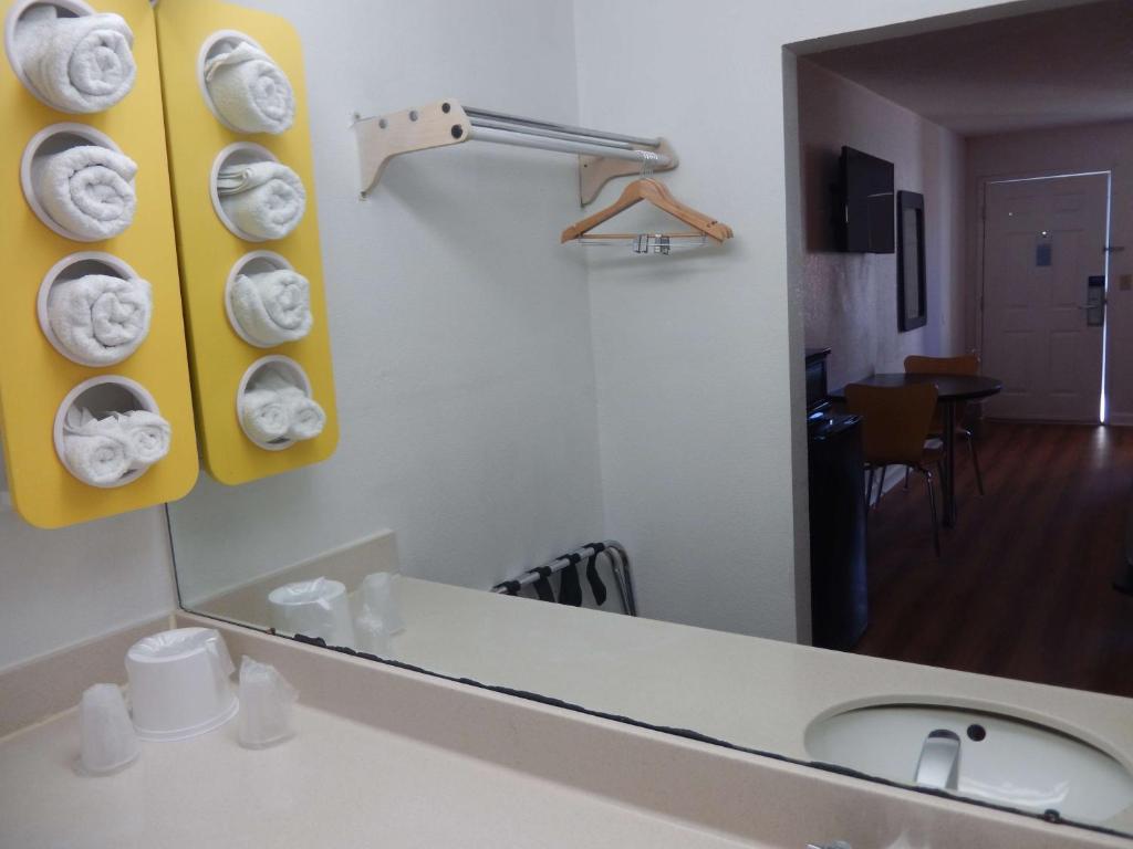 Motel 6-Warner Robins, GA photo 1