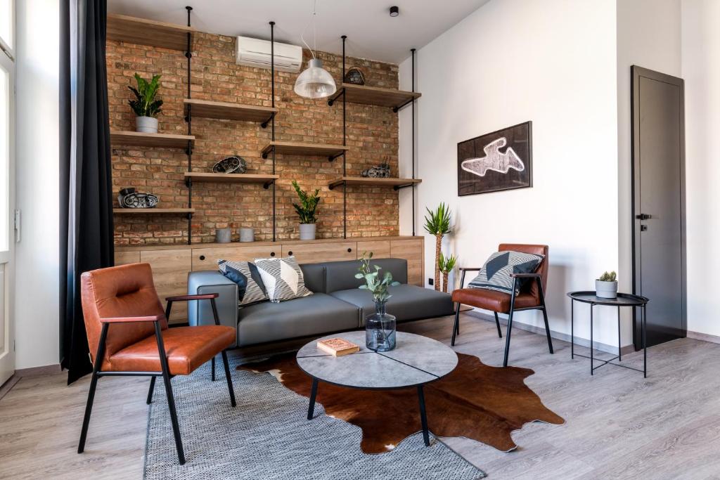 Апартаменты (Апартаменты с балконом), Apartmánový dům U Tomana