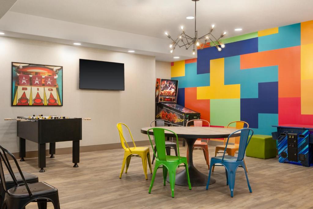 Ramada by Wyndham Airdrie Hotel & Suites photo 1