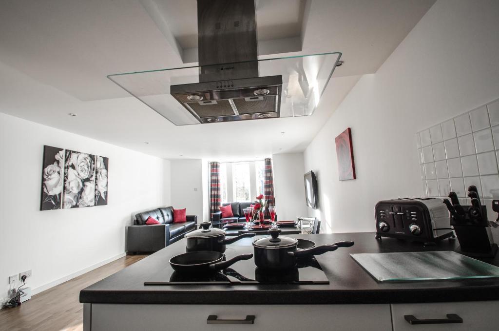 Orange Apartments Polmuir Gardens Only 7 minutes to City Centre photo 3
