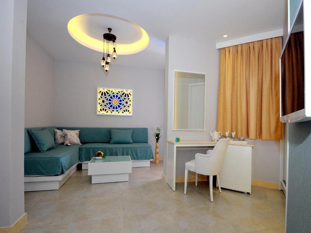 Sea Breeze Hotel and Apartments Room Type - Suite
