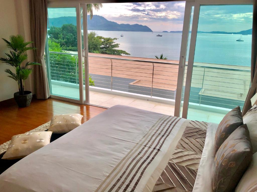 D-Lux 4 bed beachfront apartment with sea view photo 3