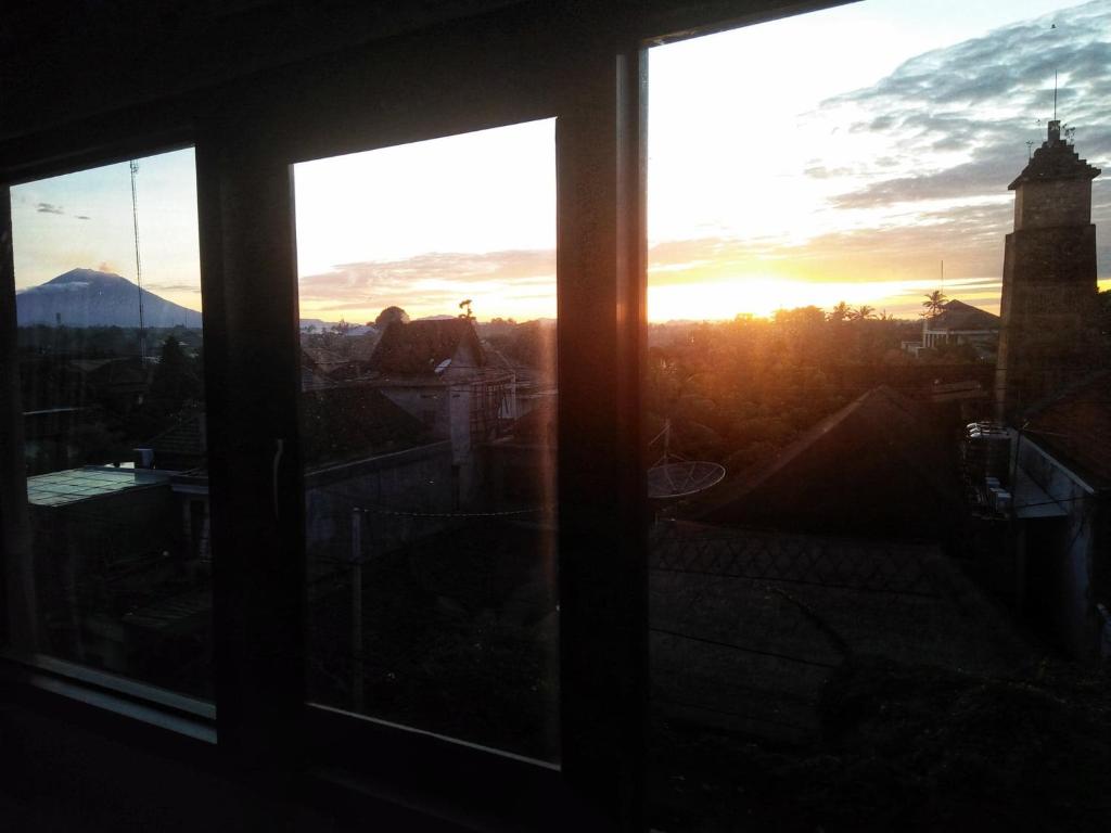 Двухместный (Двухместный номер с 1 кроватью или 2 отдельными кроватями, вид на город), Nuriani Restaurant and Rooms