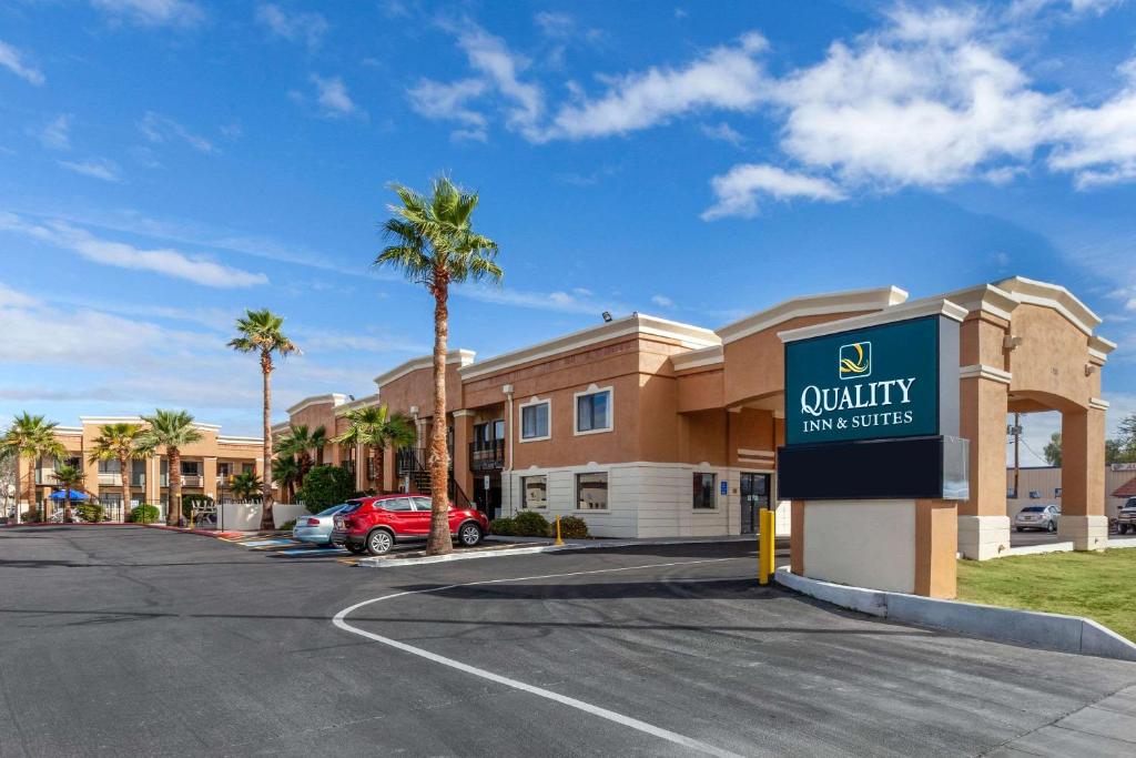 Quality Inn & Suites near Downtown Mesa image