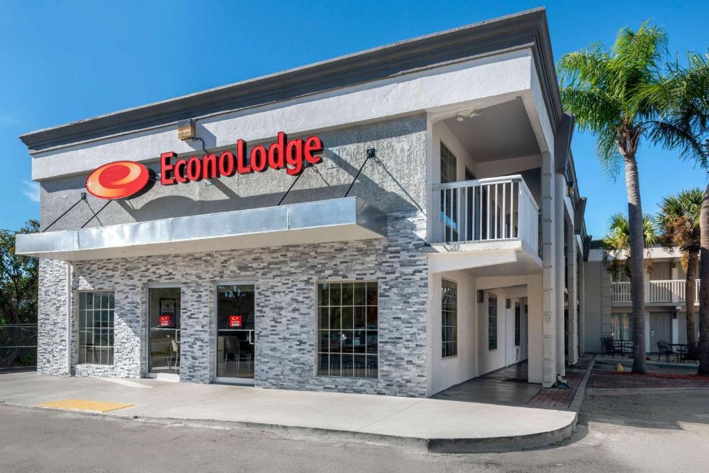 Econo Lodge Airport at RJ Stadium image