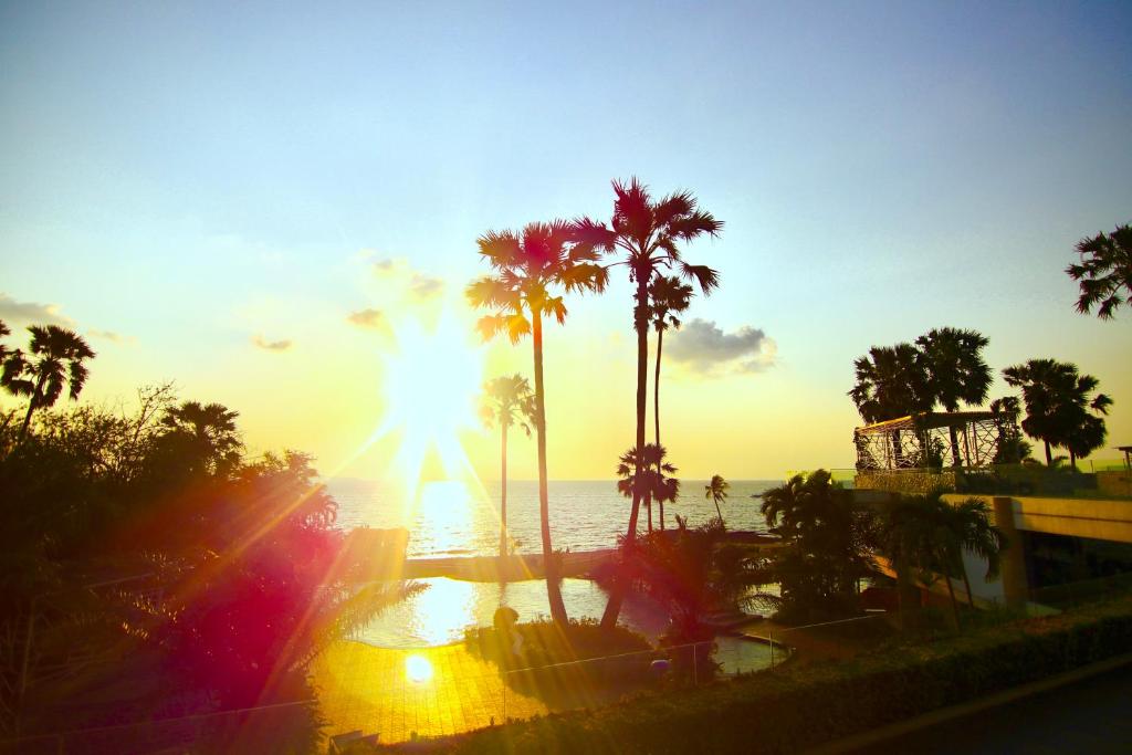 Luxurious Beachfront Pattaya photo 4