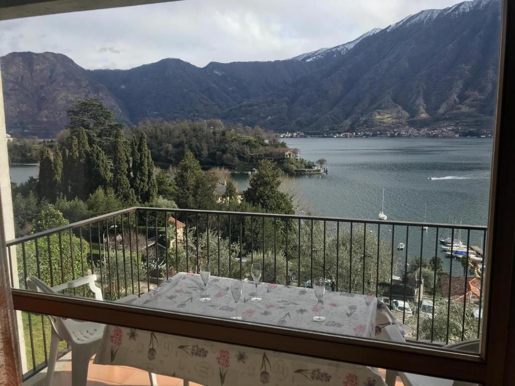 Big Apartment with Lake View and Three Bedrooms photo 2