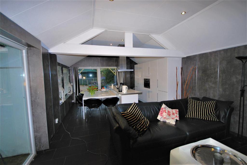Comfortabele Vrijstaande Bungalow 3 photo 3
