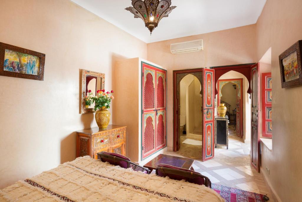 Riad Julia - Tap to explore photos