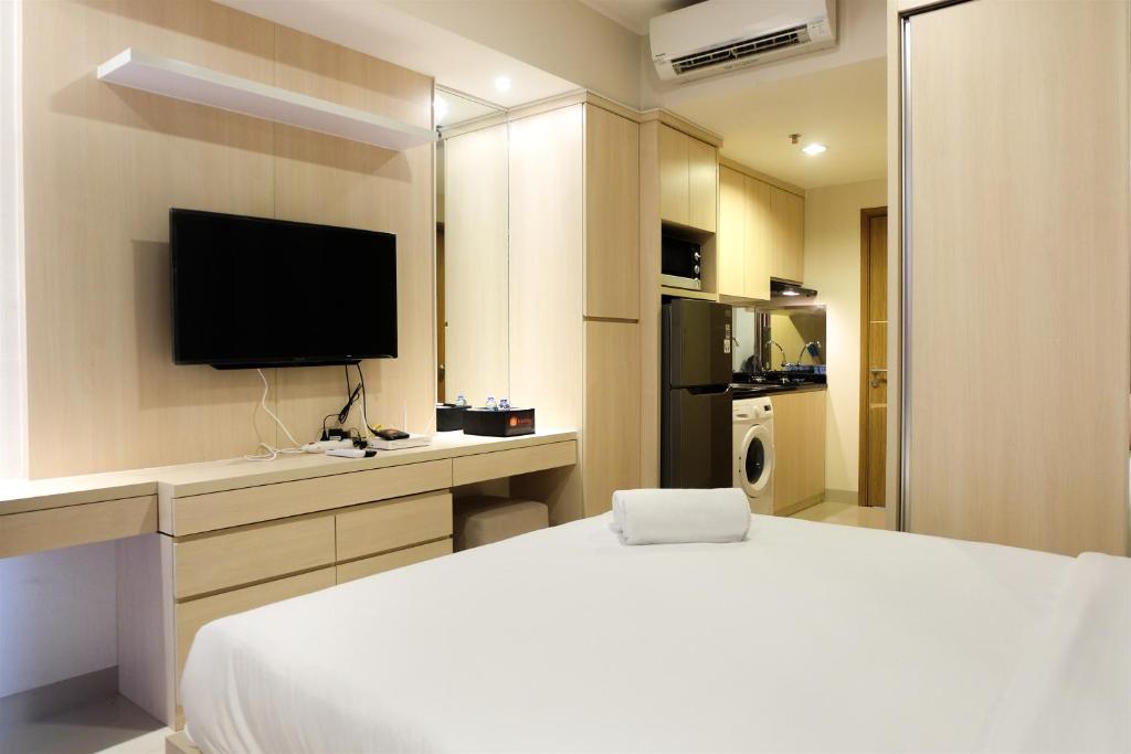 Artistic Studio Apartment at The Oasis Cikarang By Travelio photo 4
