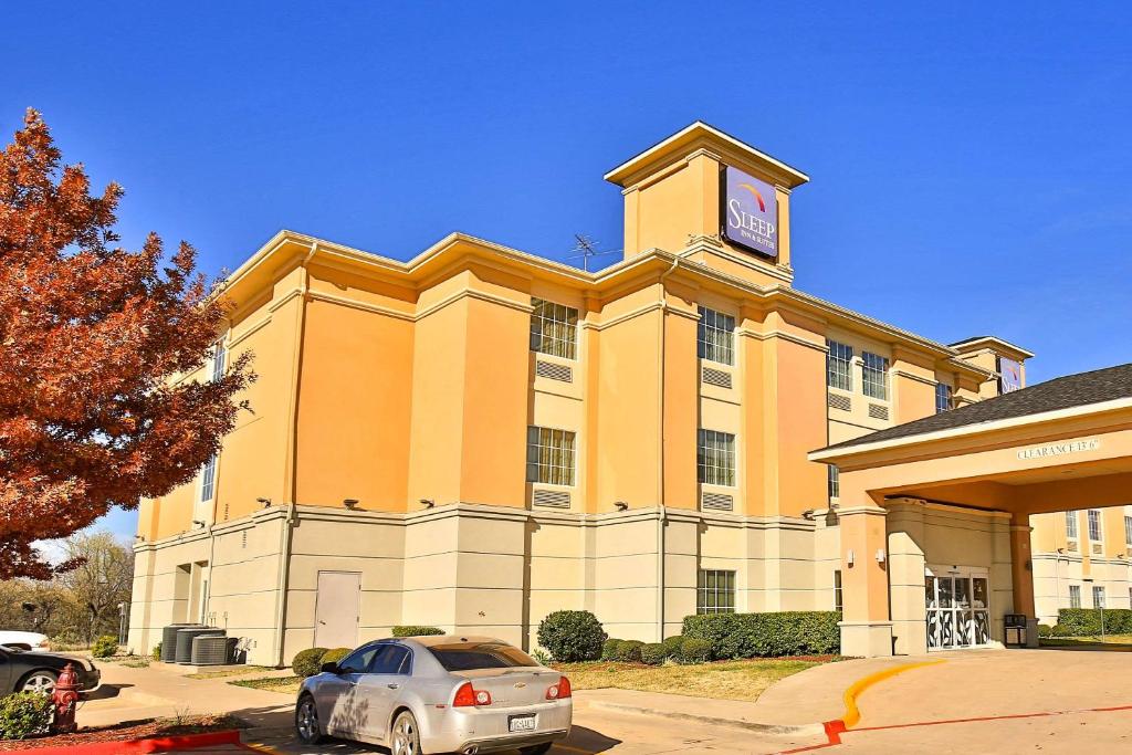 Sleep Inn & Suites University photo 1
