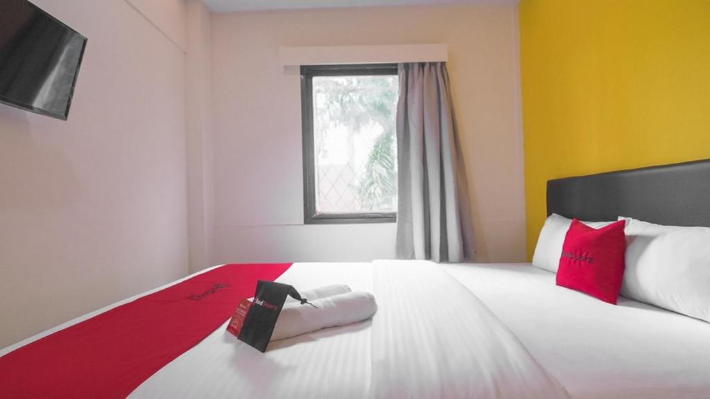 Двухместный (Двухместный номер с 1 кроватью), RedDoorz near ITC Mangga Dua