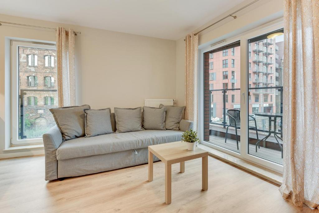 Апартаменты (Апартаменты с 1 спальней и парковкой (для 4 взрослых)), Apartamenty Apartinfo Chmielna Park
