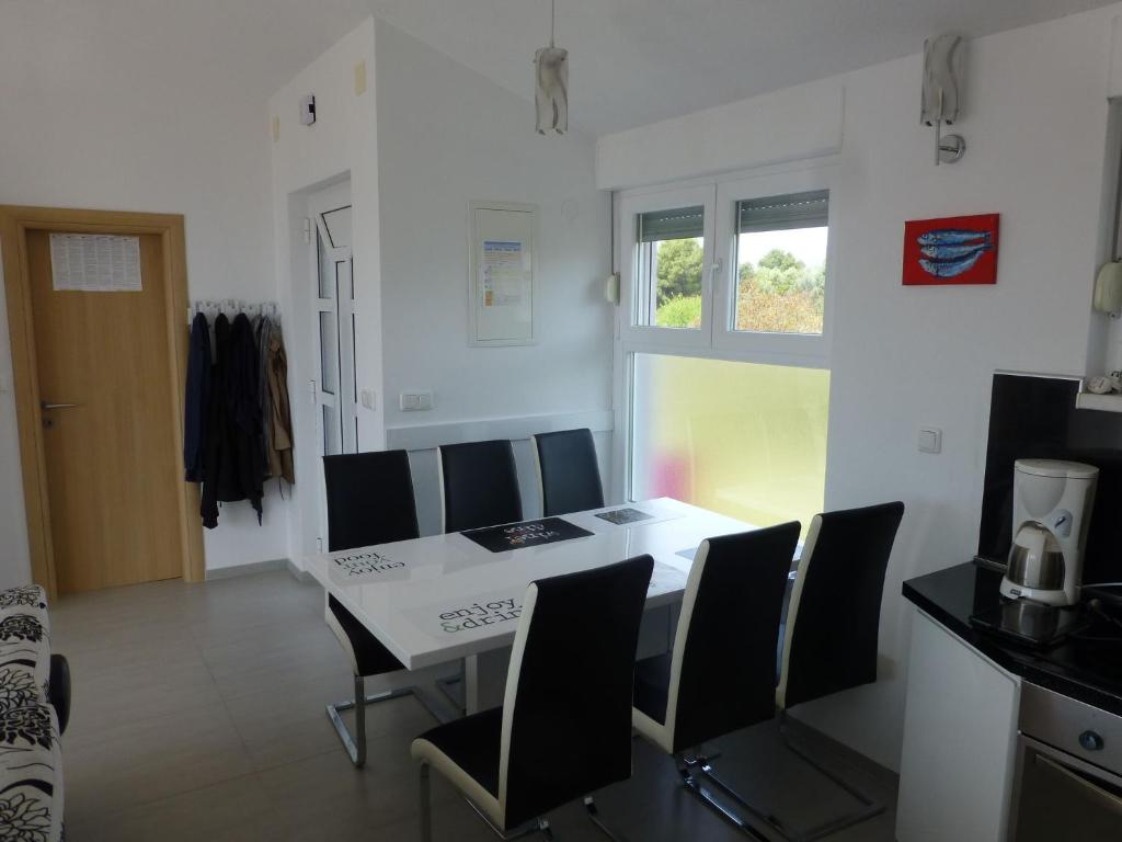 Nice apartment with shared swimming pool only 500m from the beach and 4km from Trogir photo 4