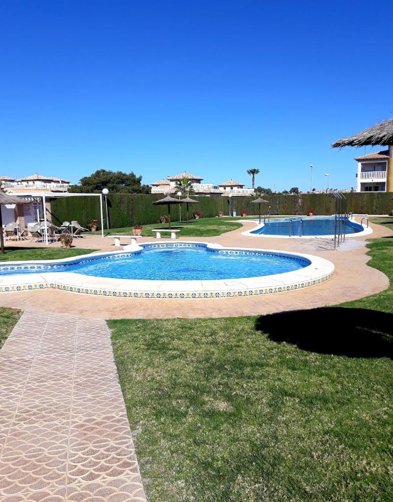 Fabulous detached large villa 5 bedrooms 3 bathrooms backing onto Villamartin Golf Course