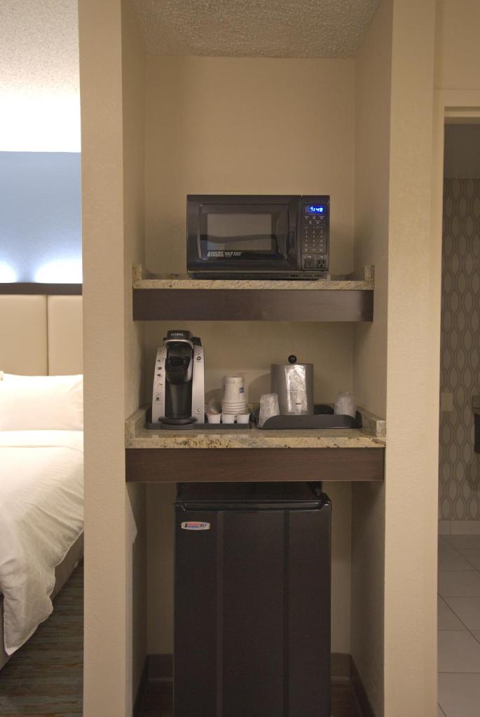 Holiday Inn Express Anderson I-85 - Exit 27- Highway 81, an IHG Hotel photo 3
