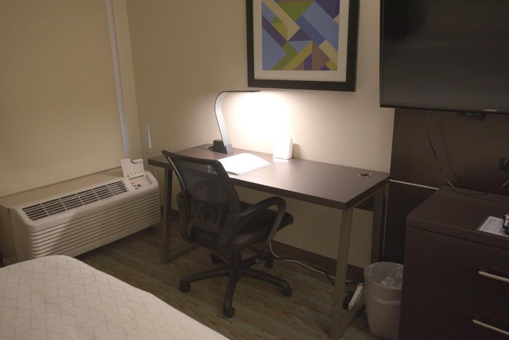 Holiday Inn Express Anderson I-85 - Exit 27- Highway 81, an IHG Hotel photo 4
