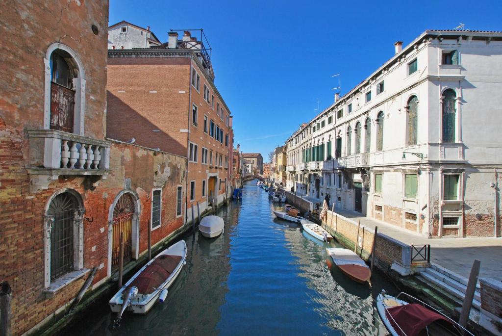 CA CORTE NOVA design apartment with canal view photo 3