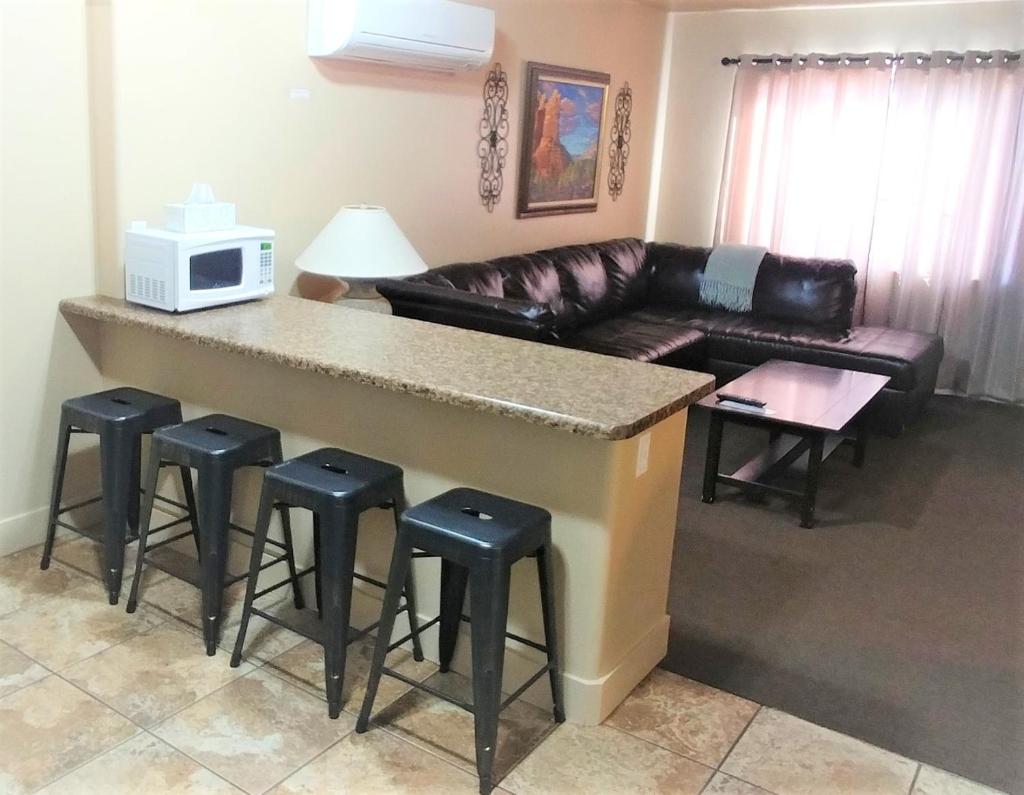 Lake Powell Motel & Apartments Room Type - One-Bedroom Apartment