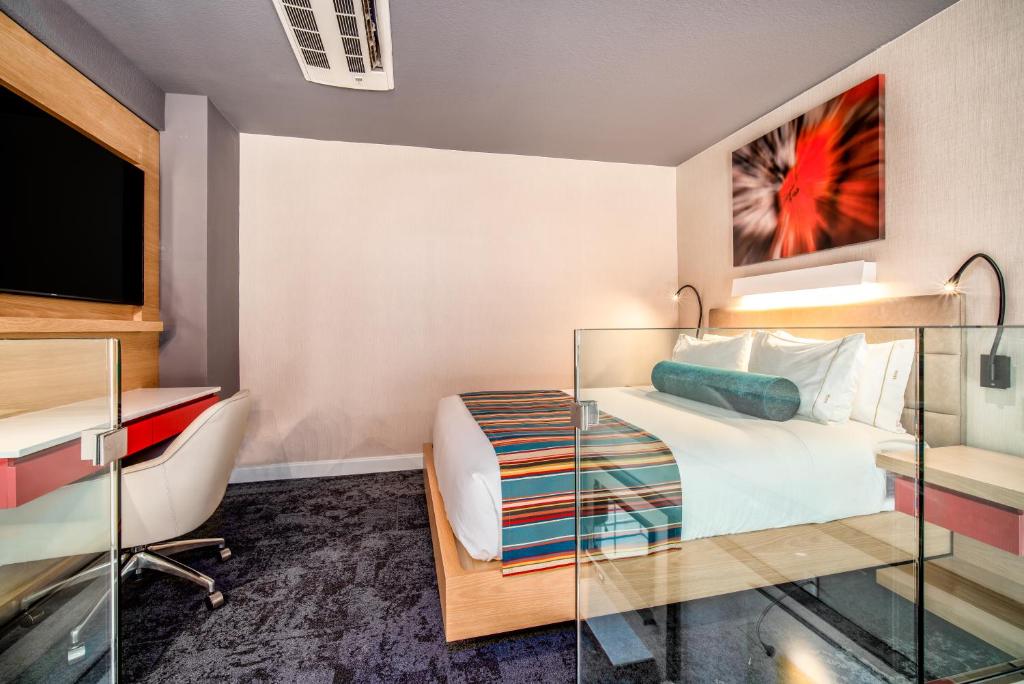 Сьюит (Люкс с 1 кроватью размера «queen-size» - Вид на город), Century Park Hotel LA