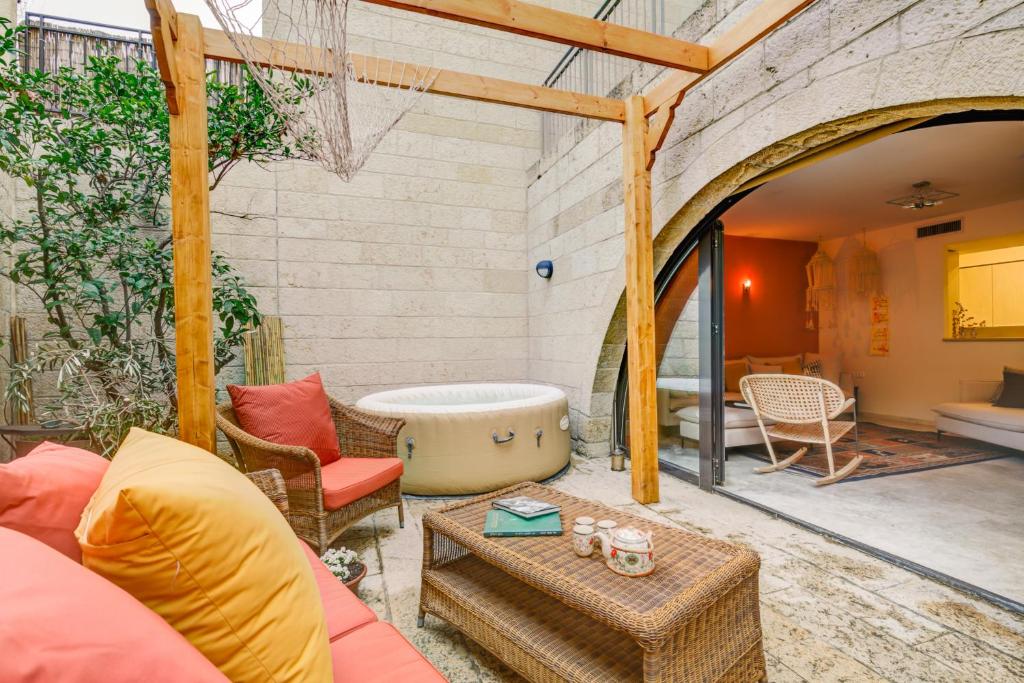 Jacuzzi & Secret Garden in David's Village by FeelHome photo 3