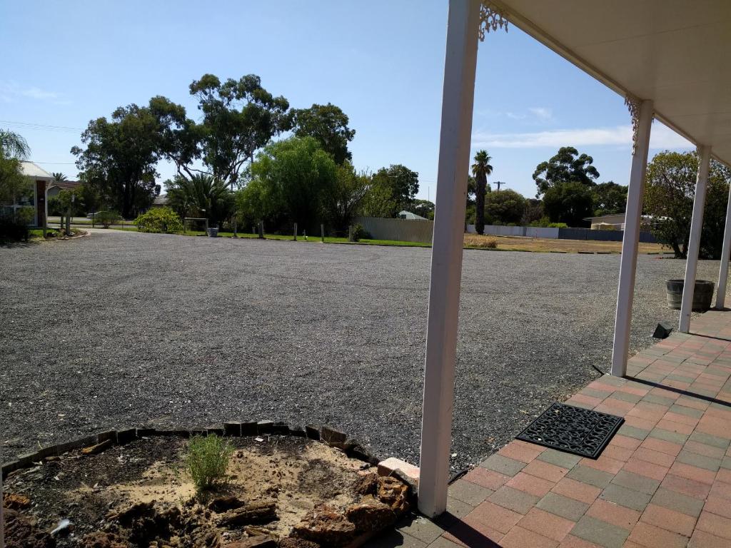 Travellers Inn Kaniva - Tap to explore photos