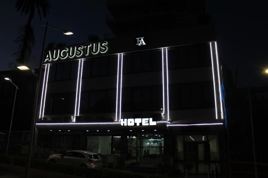 Augustus - Tap to explore photos