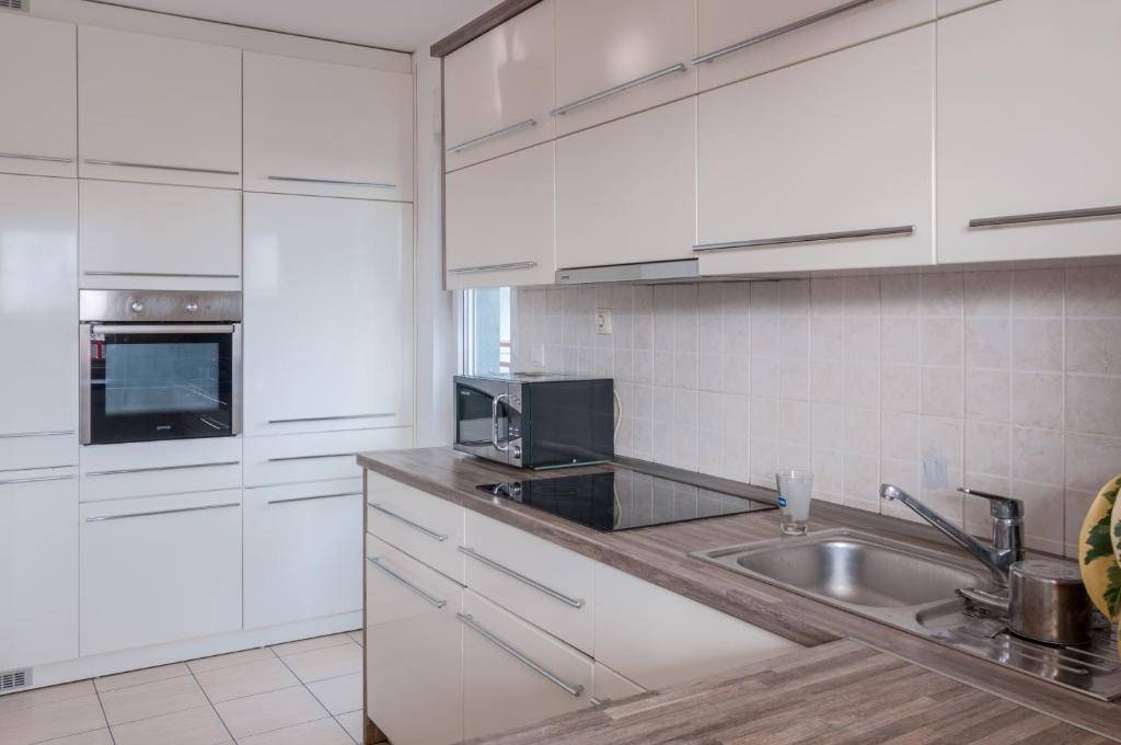 Modern and bright apartment in Ruma photo 2