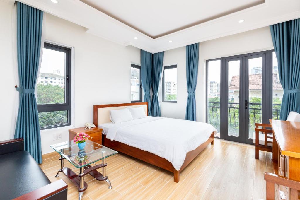 Sunny Hotel and Apartment
