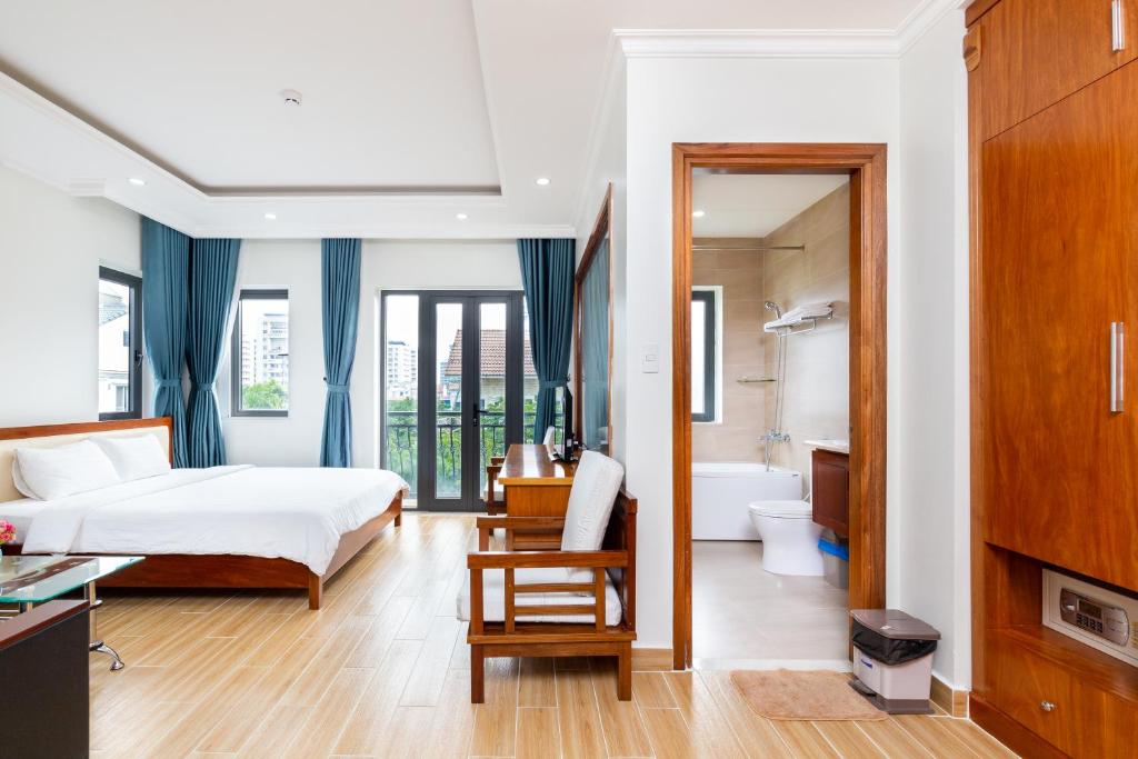 Sunny Hotel and Apartment