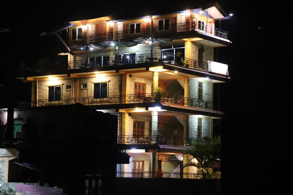 Hotel Young's Stupa photo 1