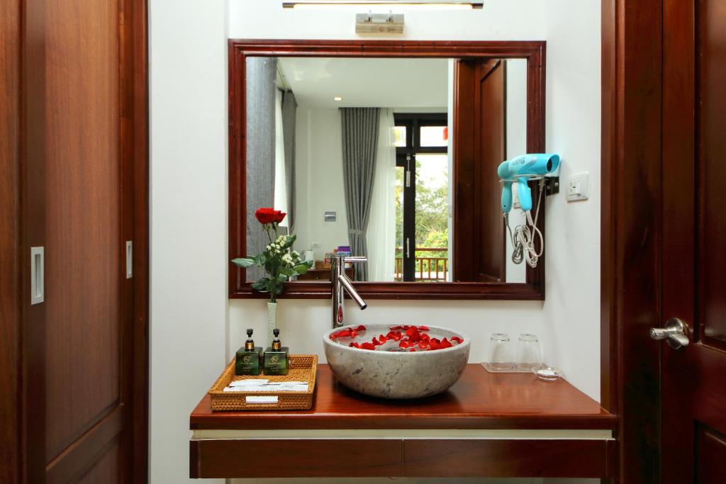 Threeway Riverside Villa