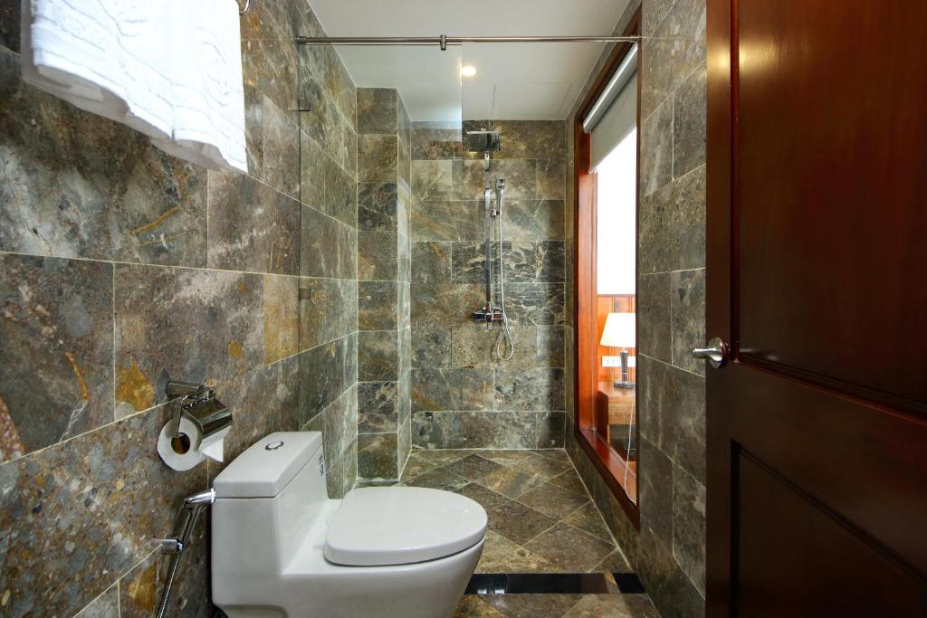 Threeway Riverside Villa