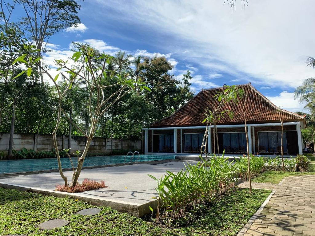 The Nalaya Hotel & Resto - Tap to explore photos