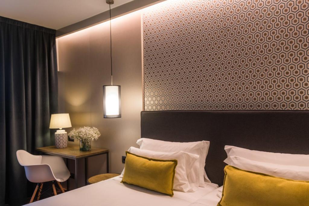 Up Rooms Vic Hotel photo 1