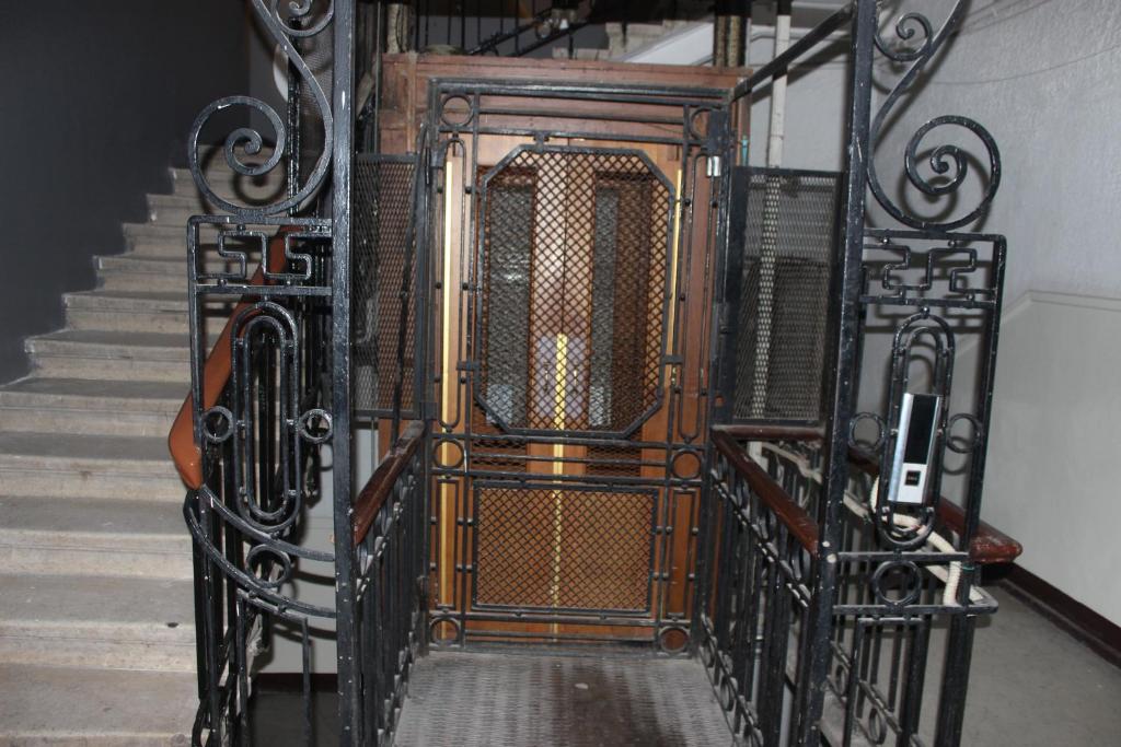 Трехместный (Трехместный номер с балконом), Family Palace Hostel