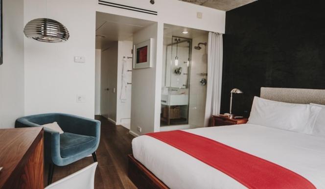 Двухместный (Улучшенный номер с кроватью размера «queen-size» и балконом), Nolitan Hotel SoHo - New York