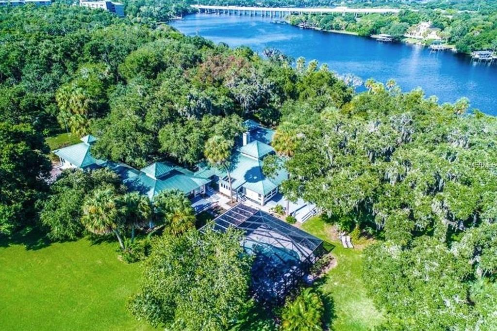 Riverbend Retreat Fla image