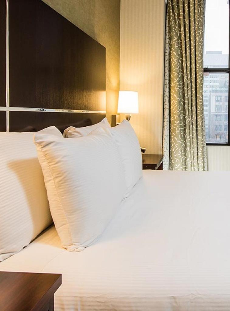 Четырехместный (Два улучшенных двухместных номера), The Hotel at Times Square