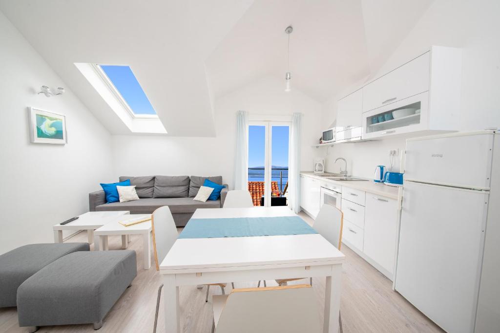 Sea Pearl Residence - Top beachfront location apartments in Bol centre photo 3