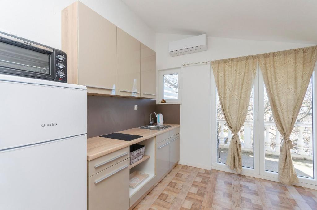 Apartments Snjezana photo 3