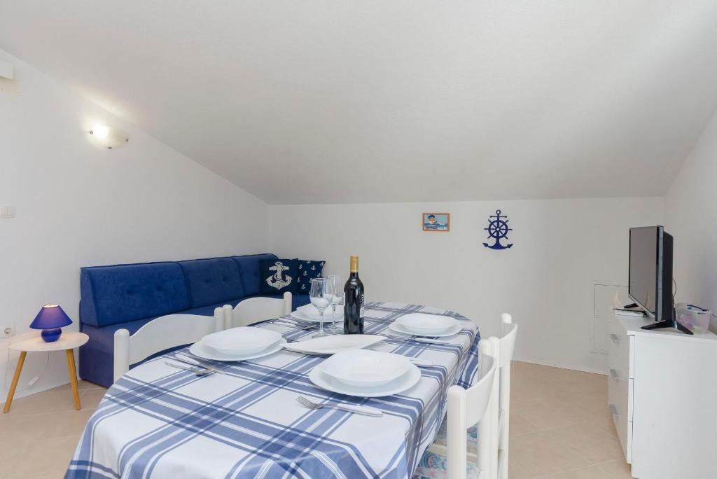 Apartments Snjezana photo 4