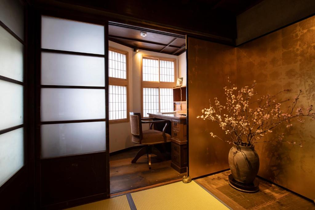 Kanazawa Machiya Kenroku photo 2