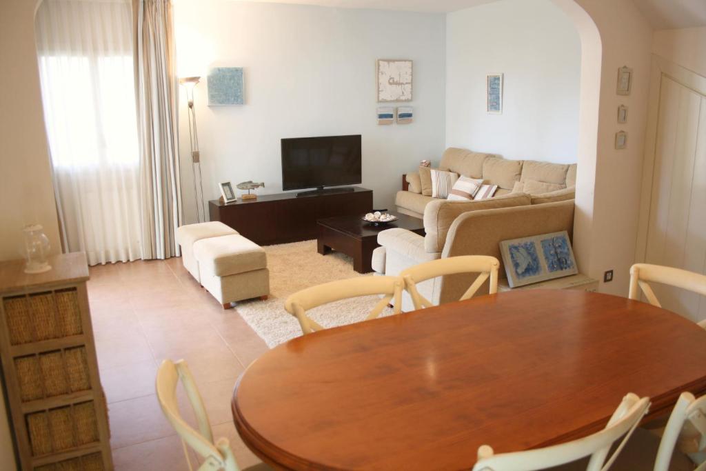 Beautiful seafront house photo 3