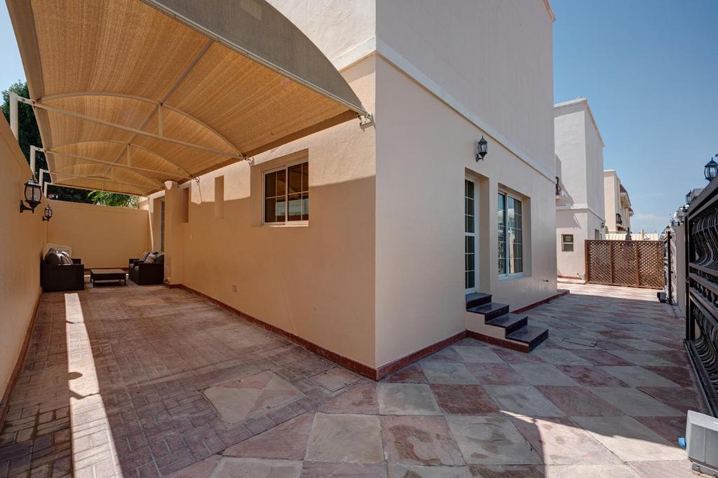 {
  "en-gb": "J5 Four Bedroom Villa Holiday home in Mirdif"
} photo 1