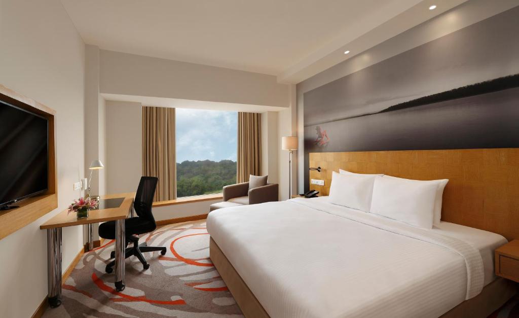 Двухместный (Superior 1 Queen Bed), Novotel Hyderabad Convention Center