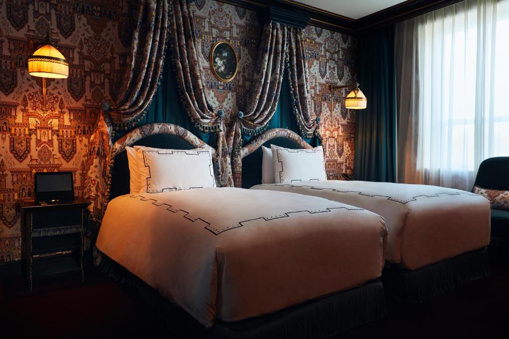 Сьюит (Двухместный люкс «Ателье» с 2 отдельными кроватями), L'Escape Hotel