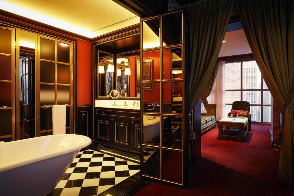 Сьюит (Угловой двухместный люкс с 1 кроватью), L'Escape Hotel