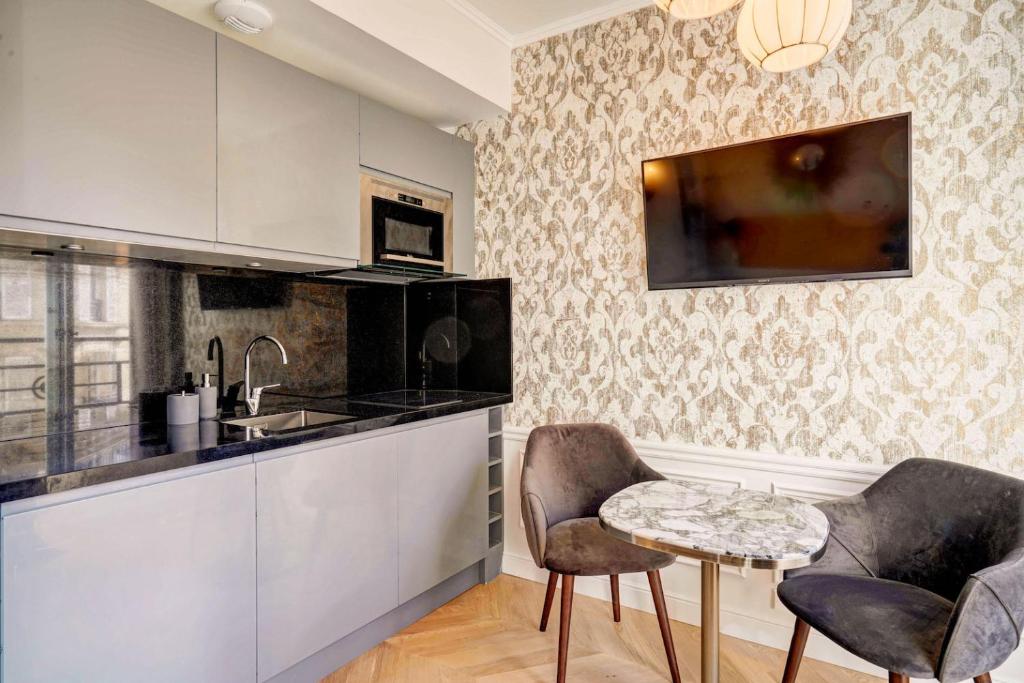 Апартаменты (Апартаменты-студио с видом на город в доме № 44), Apartments Du Louvre