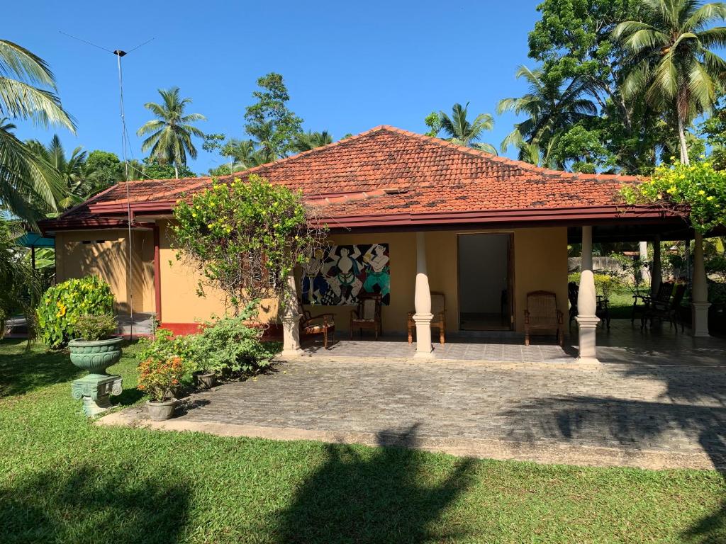 Bentota Villa - Tap to explore photos